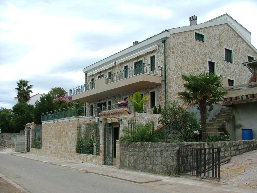 Apartment Tri Kiparisa 蒂瓦特 客房 照片